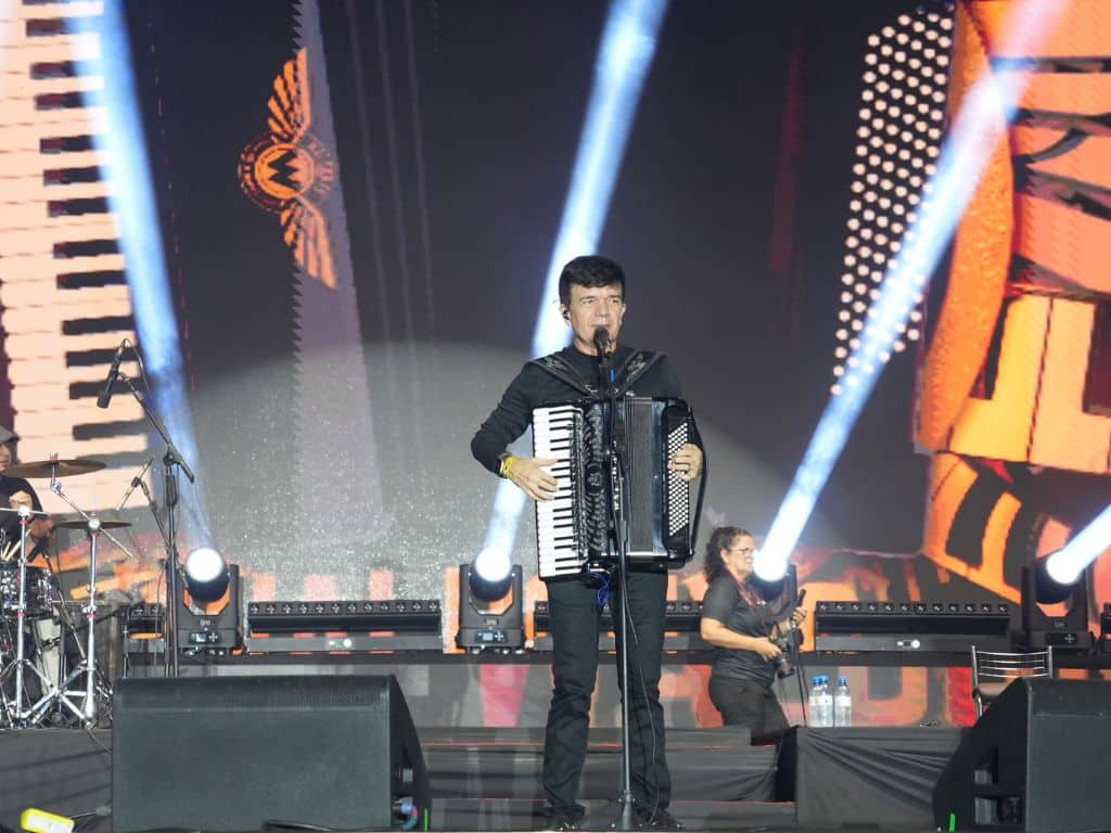 Terceira e ultima noite do São João de Fortaleza, traz os cantores Waldonnys, Zé Cantor e Magníficos