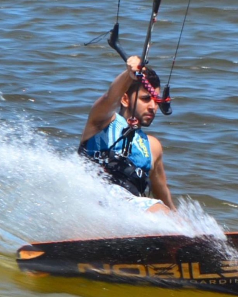 Luan Rabelo praticando KiteSurf. Foto: Arquivo Pessoal