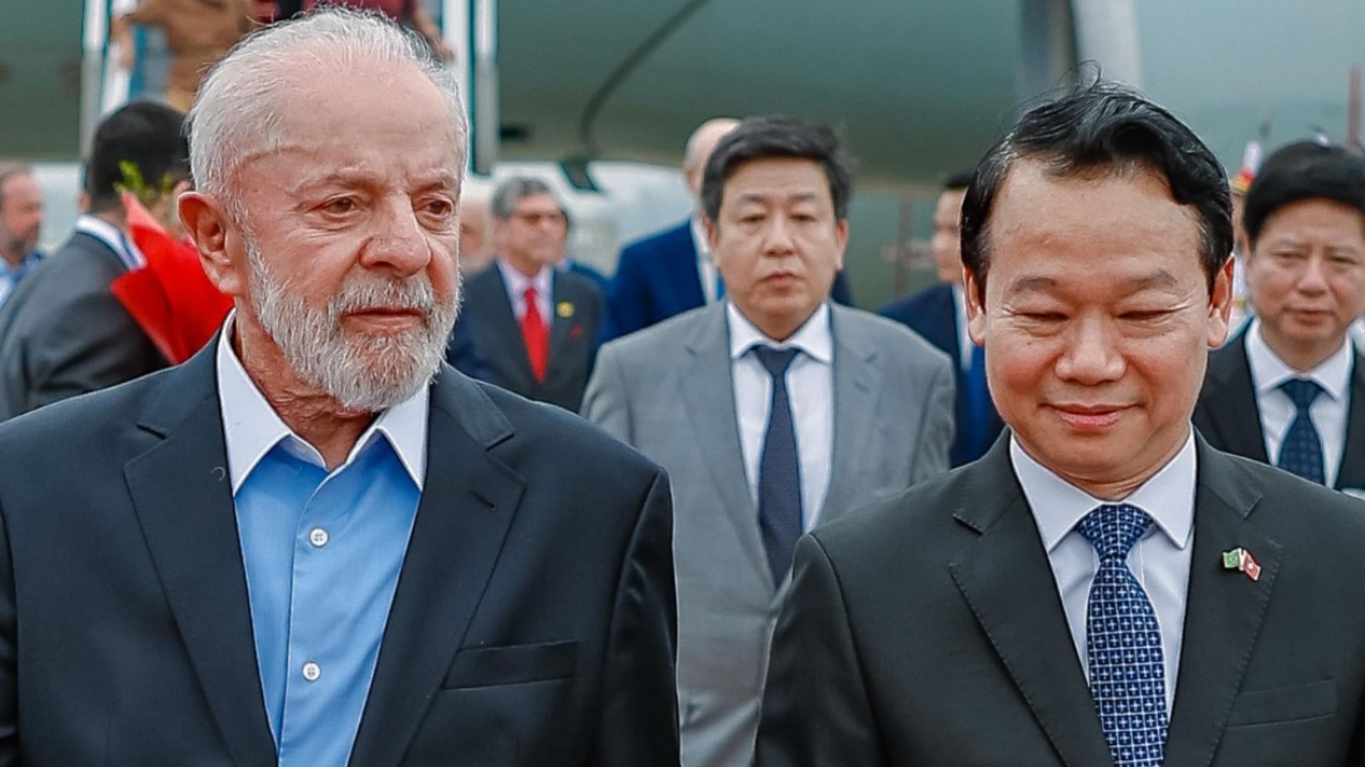 Lula desembarca no Vietnã após visita ao Japão, em 2º etapa de giro pela Ásia