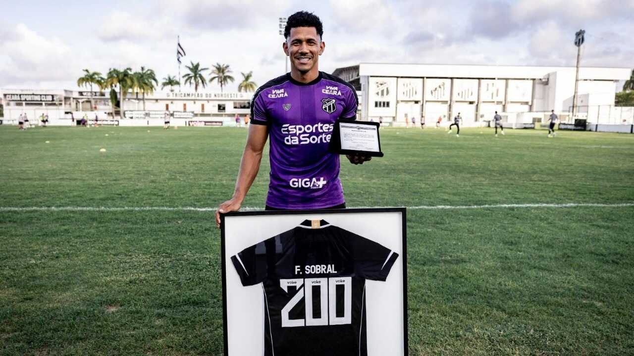 Fernando Sobral é homenageado pelo Ceará ao alcançar 200 jogos com a camisa alvinegra