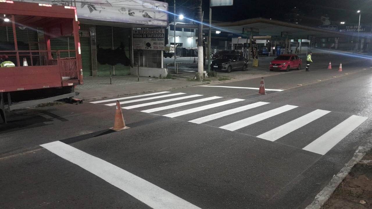 Faixas de pedestres e ciclofaixas são revitalizadas em ruas do Centro e zona Oeste de Manaus