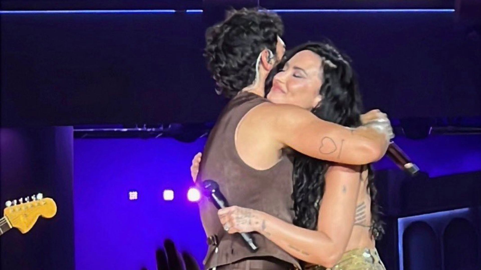 Demi Lovato canta hit de ‘Camp Rock’ com Joe Jonas e agita fãs: ‘Motivo do meu colapso’