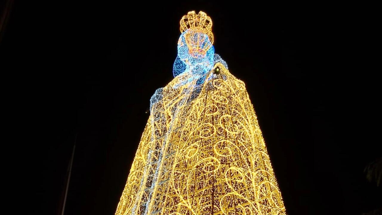 Imagem luminosa de 32 metros de Nossa Senhora de Nazaré é acesa em Belém