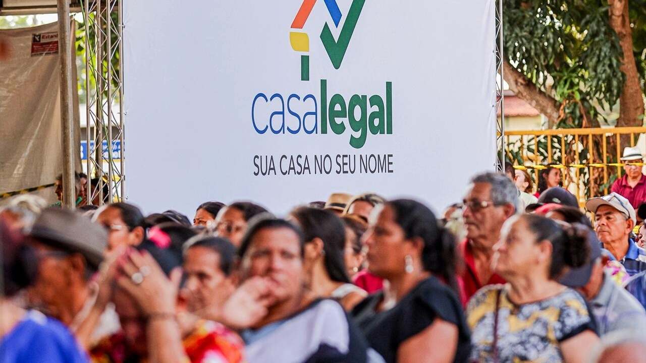 Mais de 400 famílias de Parnaíba (PI) recebem registros de imóveis neste sábado (18)