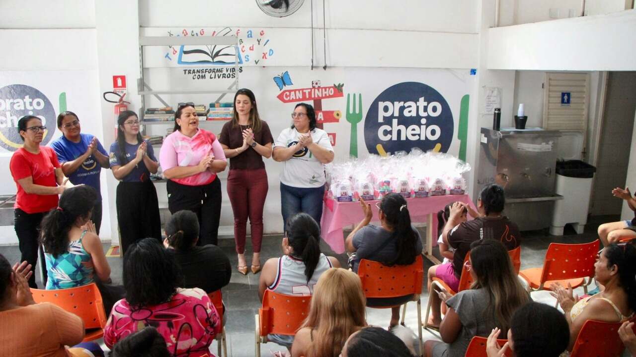 Governo inicia entrega de kits de absorventes para mulheres em vulnerabilidade social em Manaus