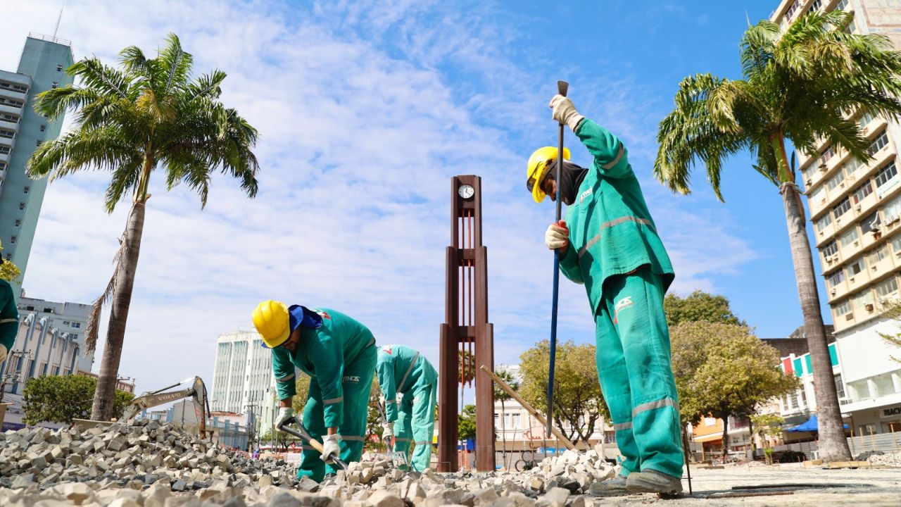 Obras de requalificação da Praça do Ferreira está prevista para conclusão antes do início do Natal de Luz