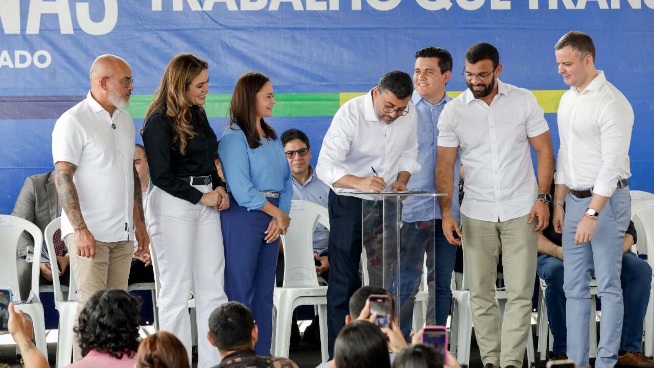 Wilson Lima sanciona leis que reduzem IPVA em 50mpliam programa CNH Social no estado