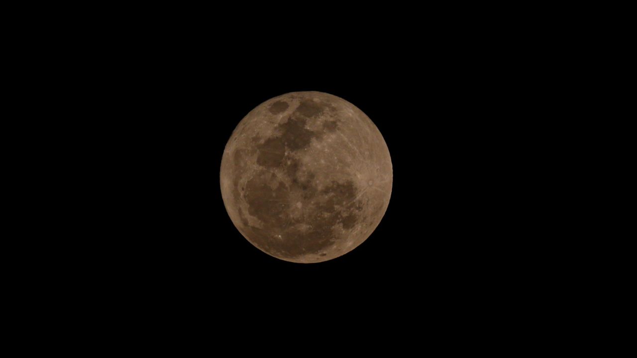 Segunda superlua do ano poderá ser vista em todo Brasil na próxima quarta-feira (5)