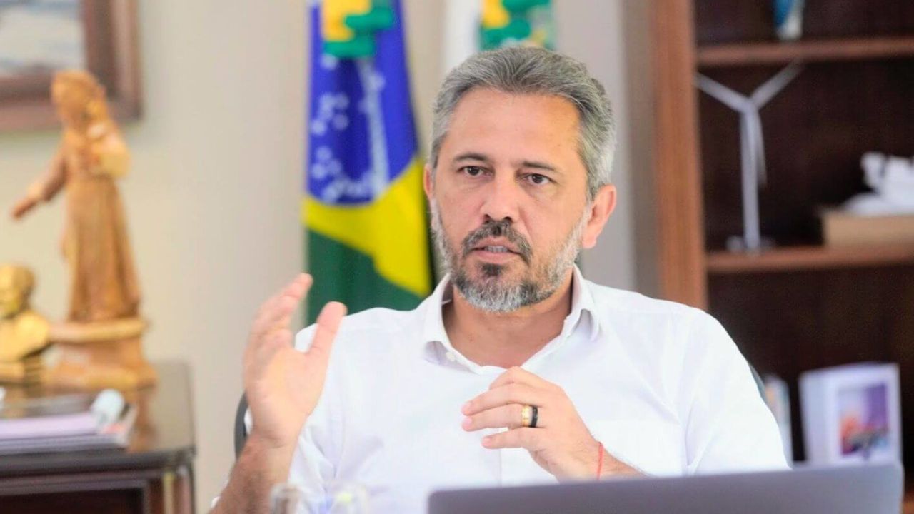 Elmano antecipa segunda parcela do 13º e salário de dezembro para festas de fim de ano