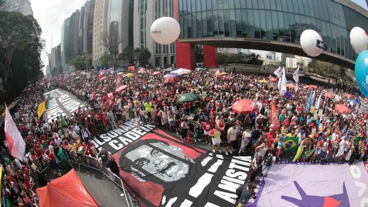 Movimento da esquerda convoca protesto contra a PL da dosimetria e o Congresso neste domingo (14)
