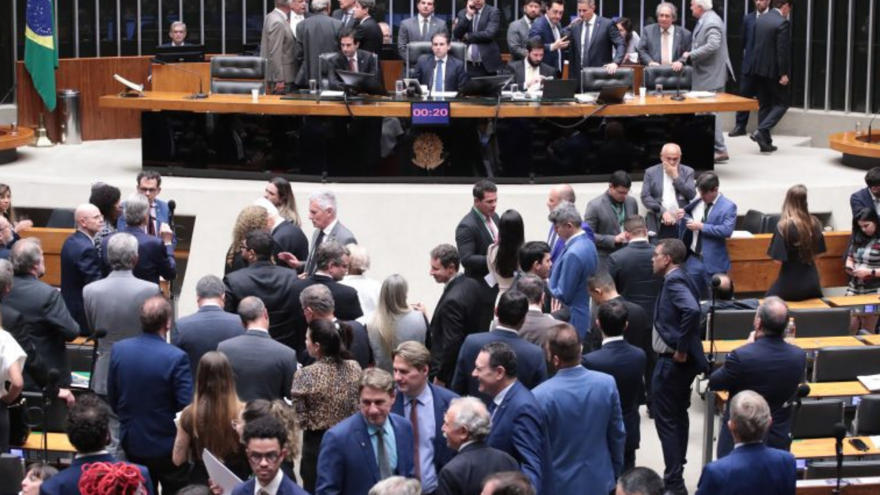 Câmara aprova PL Antifacção com aumento de penas e sem tributação de bets