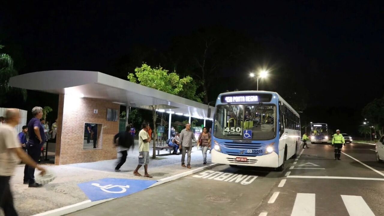 Prefeitura entrega 25 novos ônibus para reforçar o transporte coletivo em Manaus