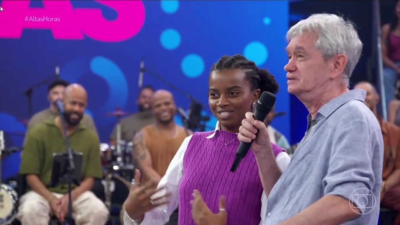 Mini Glória Maria faz experiência no Altas Horas e Maju Coutinho projeta futuro dela na Globo