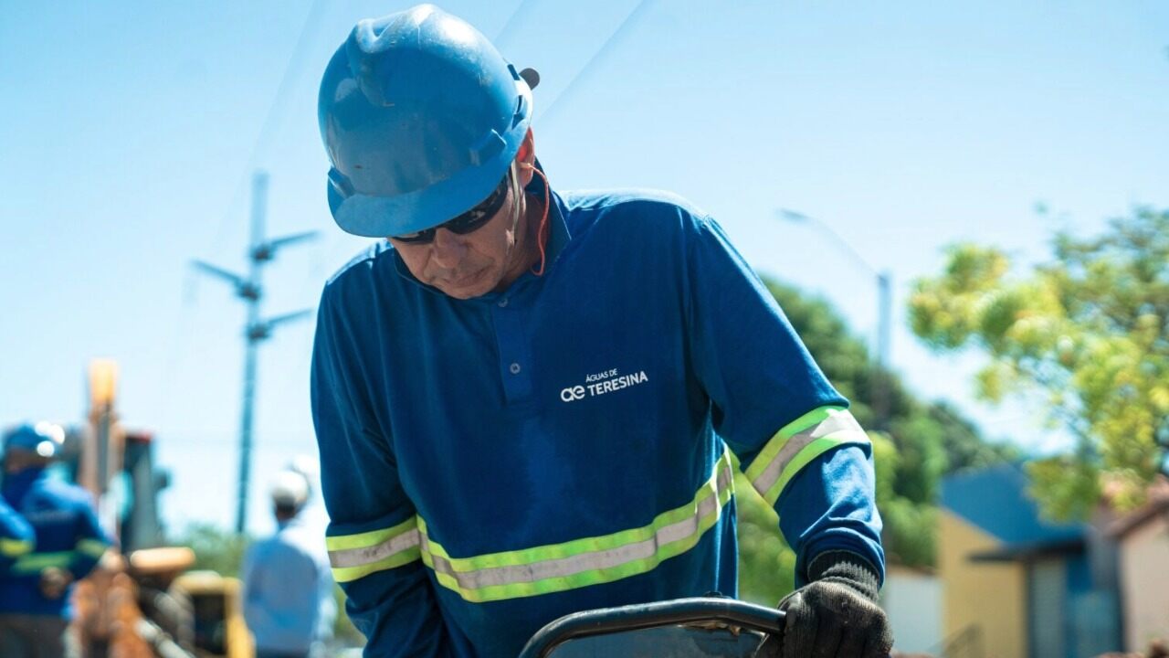 Teresina recebe 2 km de novas redes de esgoto em quatro bairros da capital