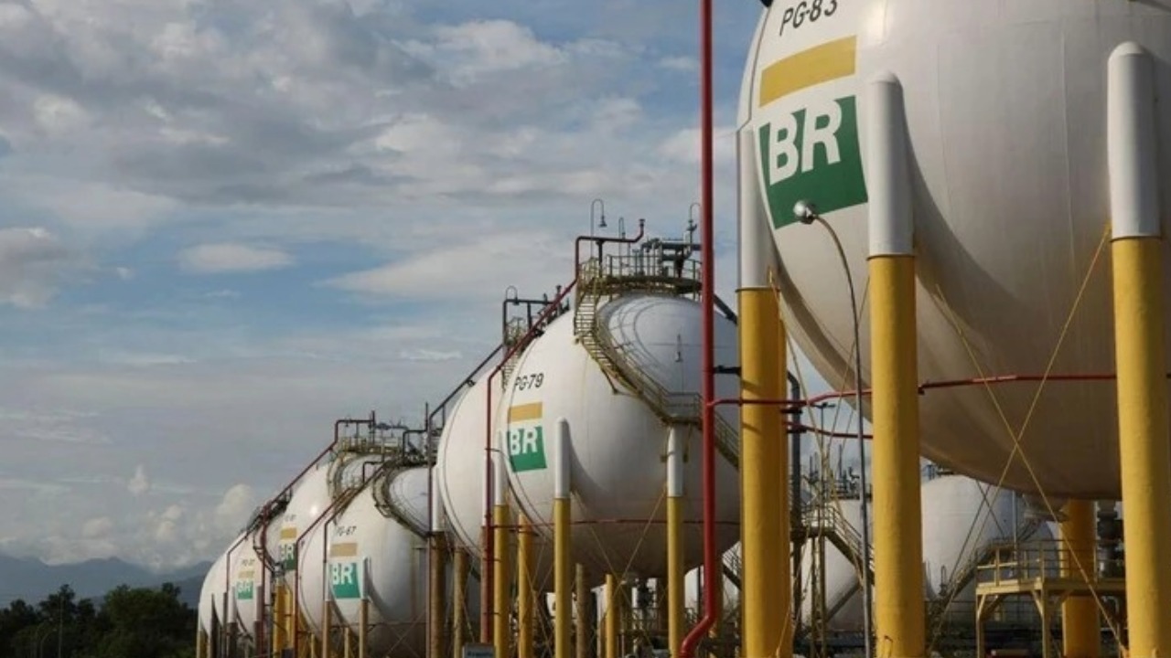 ANP vai notificar Petrobras para que oferte diesel e gasolina