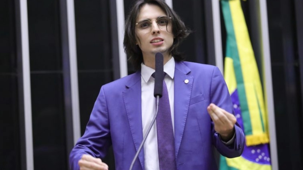 Deputado amazonense propõe PL para facilitar mulheres vítimas de violência a obterem armas de fogo