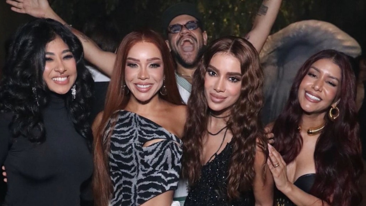 Semelhança entre Anitta e Viviane Batidão repercute na web e internautas apontam: ‘É a mesma pessoa’