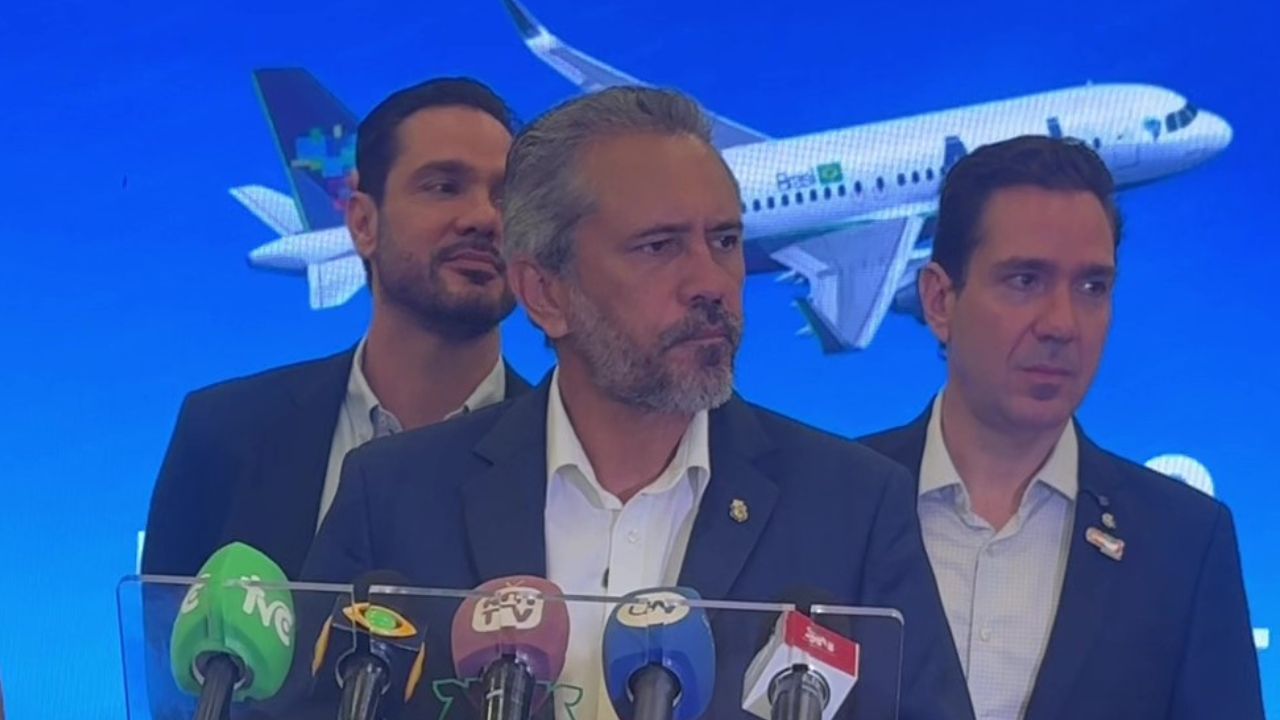 Elmano anuncia novo voo da Azul que conecta Belo Horizonte, Fortaleza e Aracati