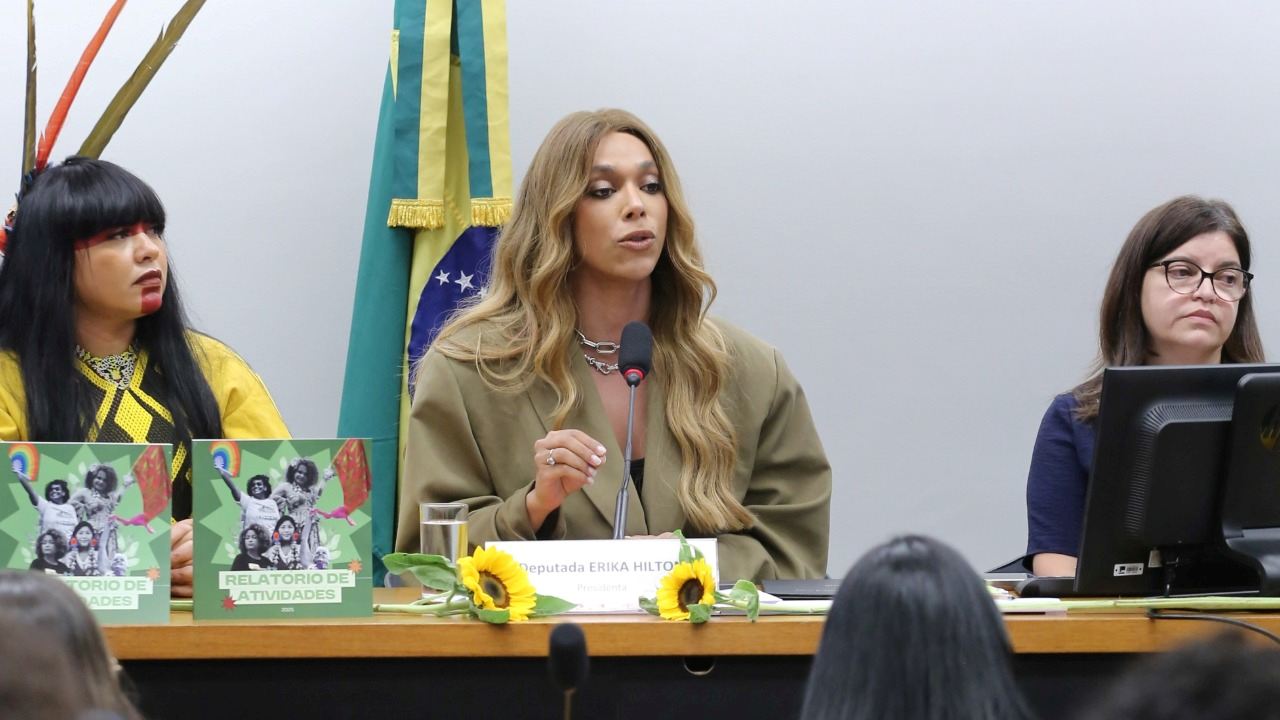 ‘É, e sempre será, um rato’, dispara Erika Hilton sobre Ratinho após processar o apresentador