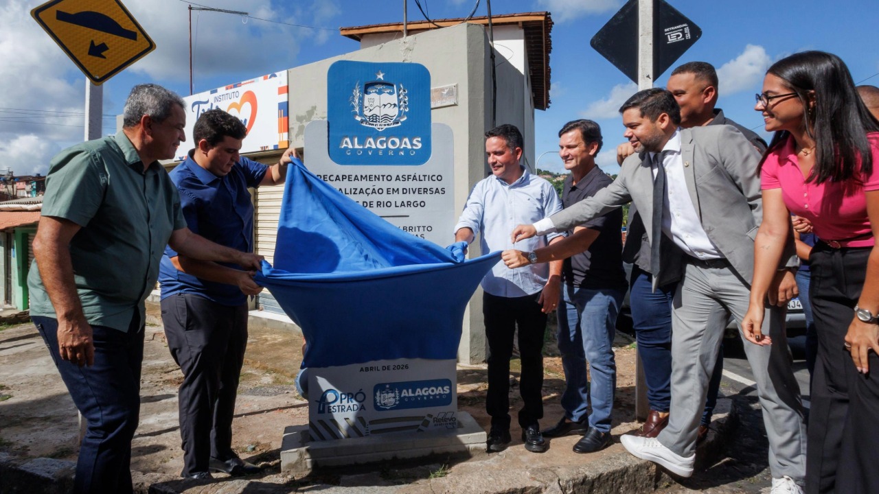 Governo de Alagoas inaugura pavimentação de mais de 60 ruas em sequência de entregas