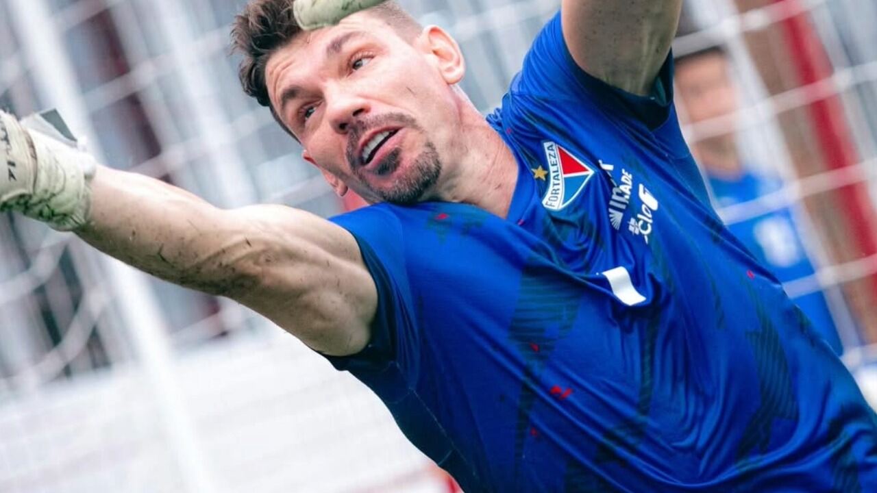 João Ricardo volta a treinar com bola no Fortaleza