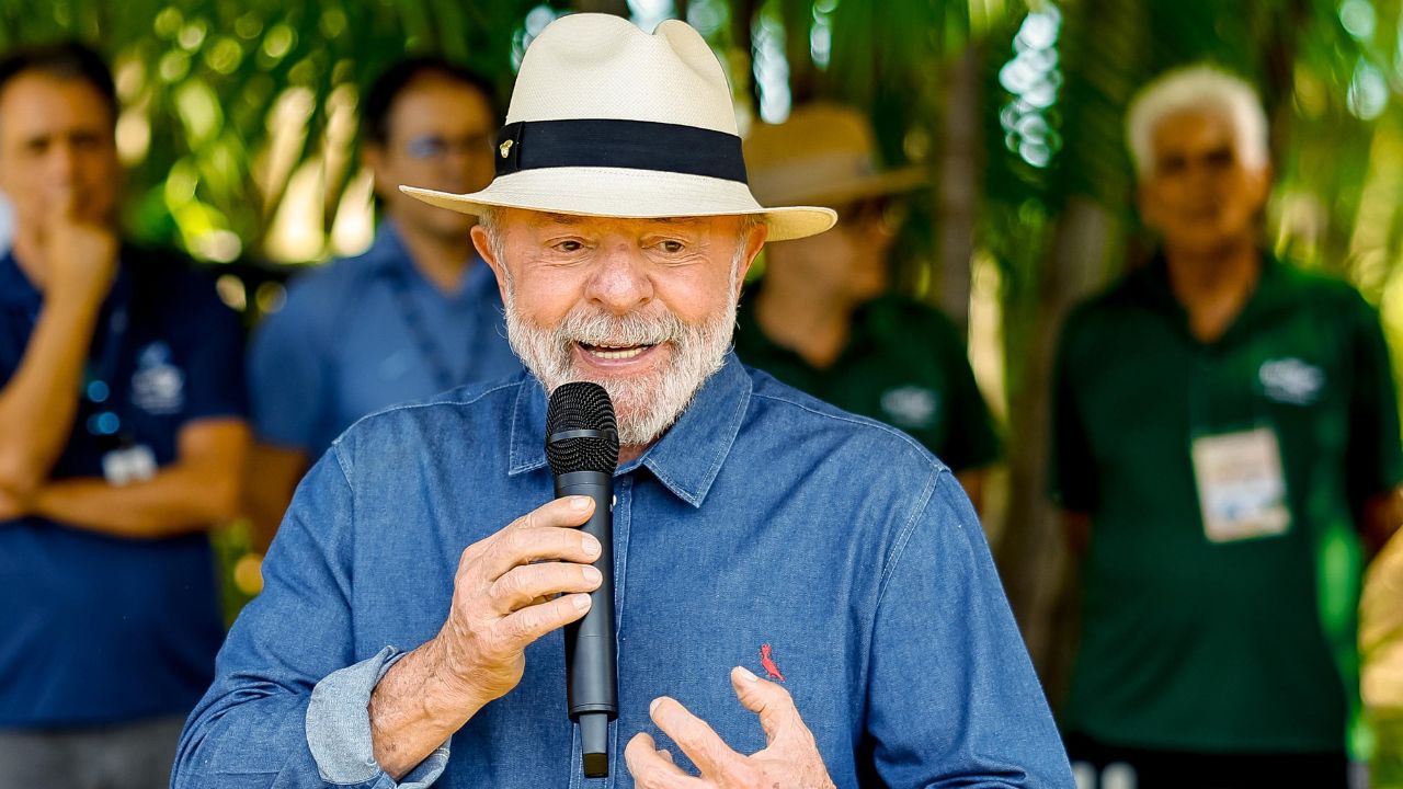 Lula da entrada em Hospital de São Paulo para realizar procedimento na cabeça