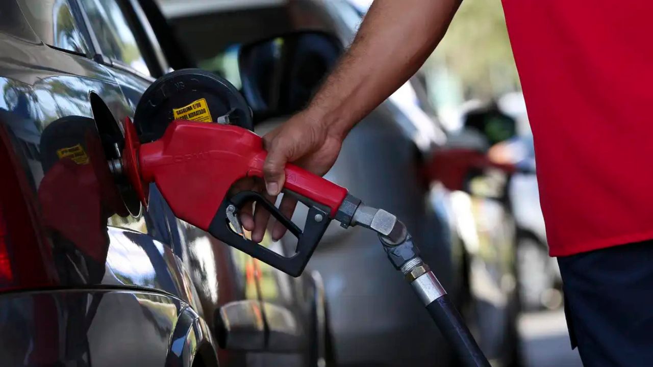 Teor de etanol na gasolina sobe para 32% ainda no primeiro semestre, diz Ministro de Minas e Energia