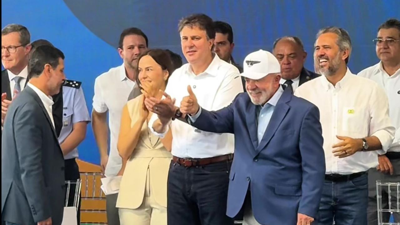 Lula chega ao ITA Ceará para inaugurar bloco e é ovacionado por estudantes
