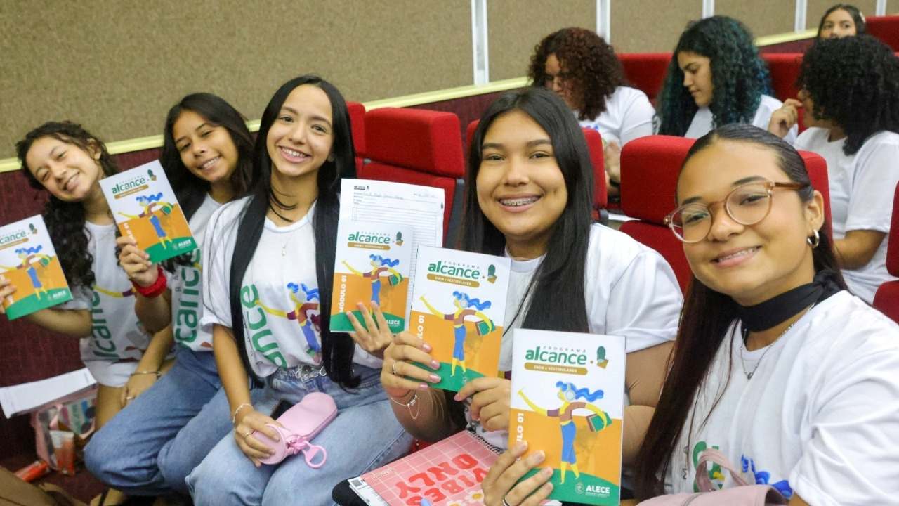 Alece abre credenciamento para professores do programa preparatório Alcance Enem