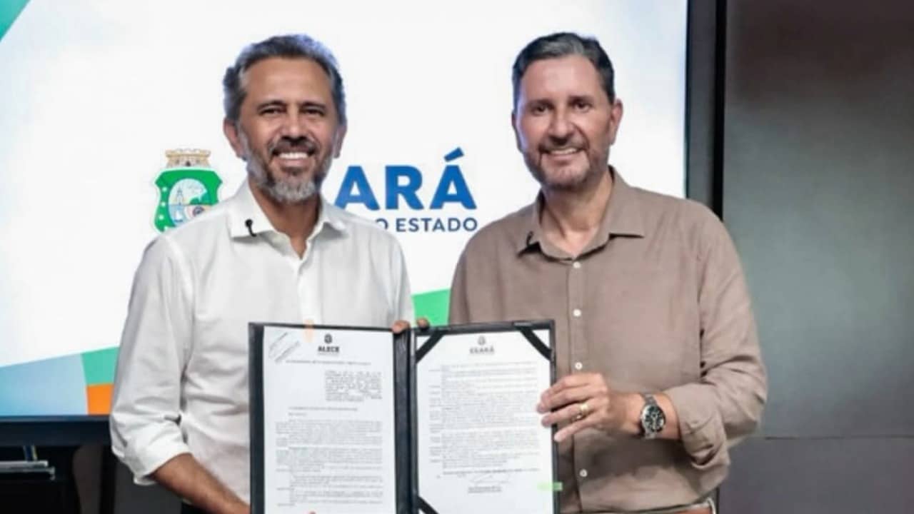 Elmano sanciona projeto que cria novo concurso público para Assembleia Legislativa do Ceará