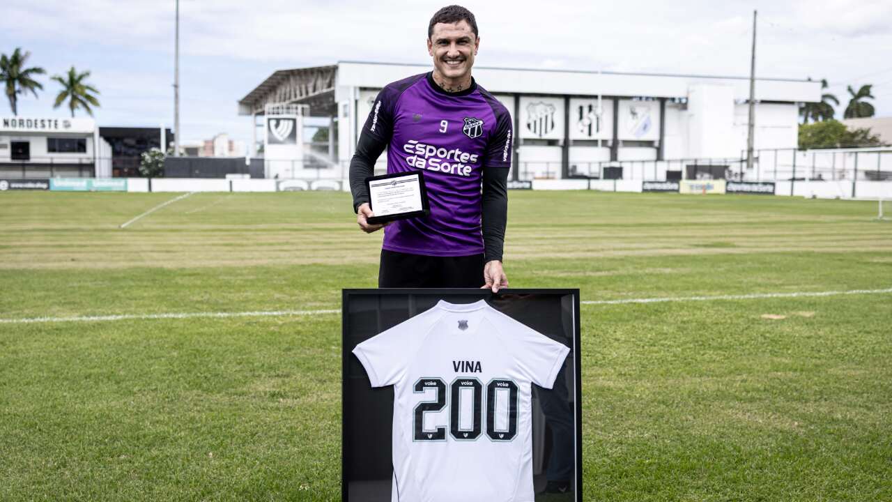 Vina celebra marca de 200 jogos pelo Ceará: “Sonho realizado”