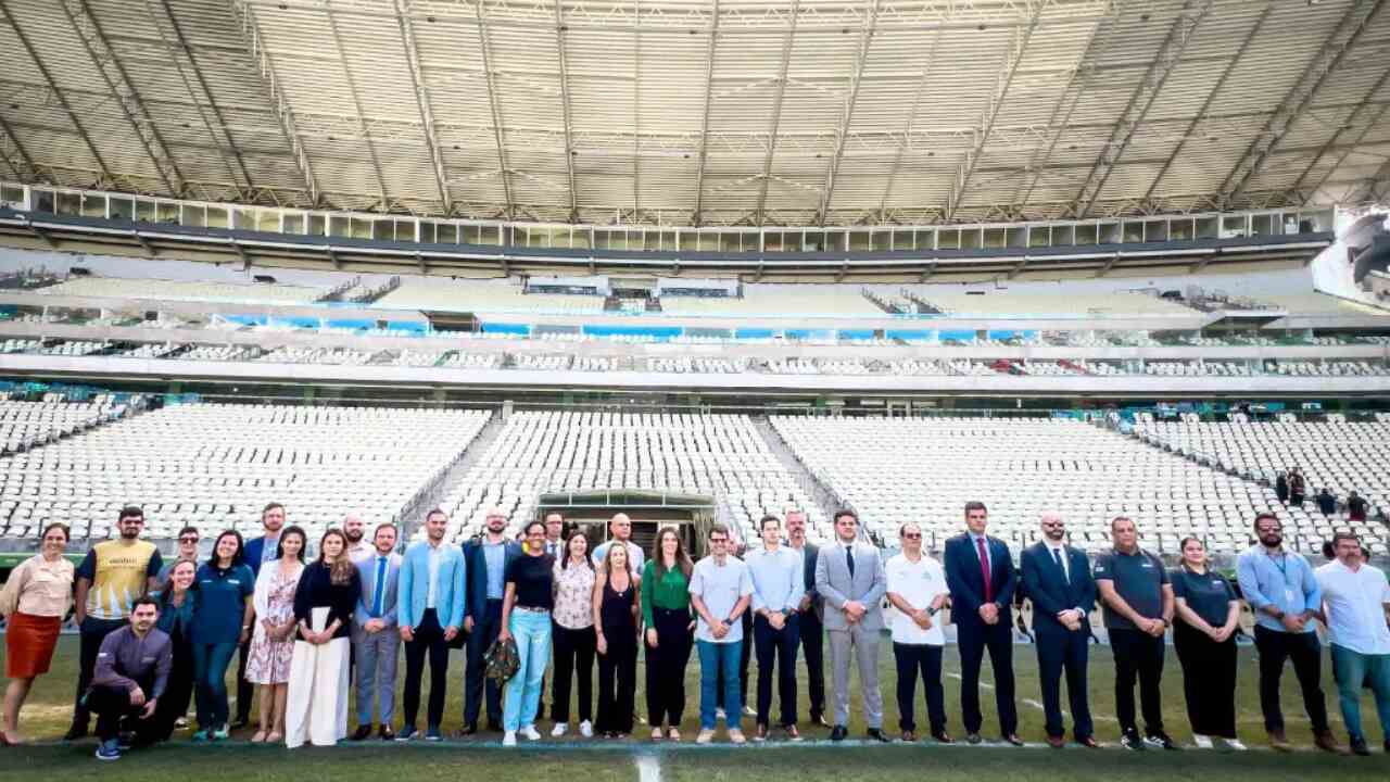 Arena Castelão recebe visita da FIFA e autoridades para alinhamento da Copa do Mundo Feminina de 2027