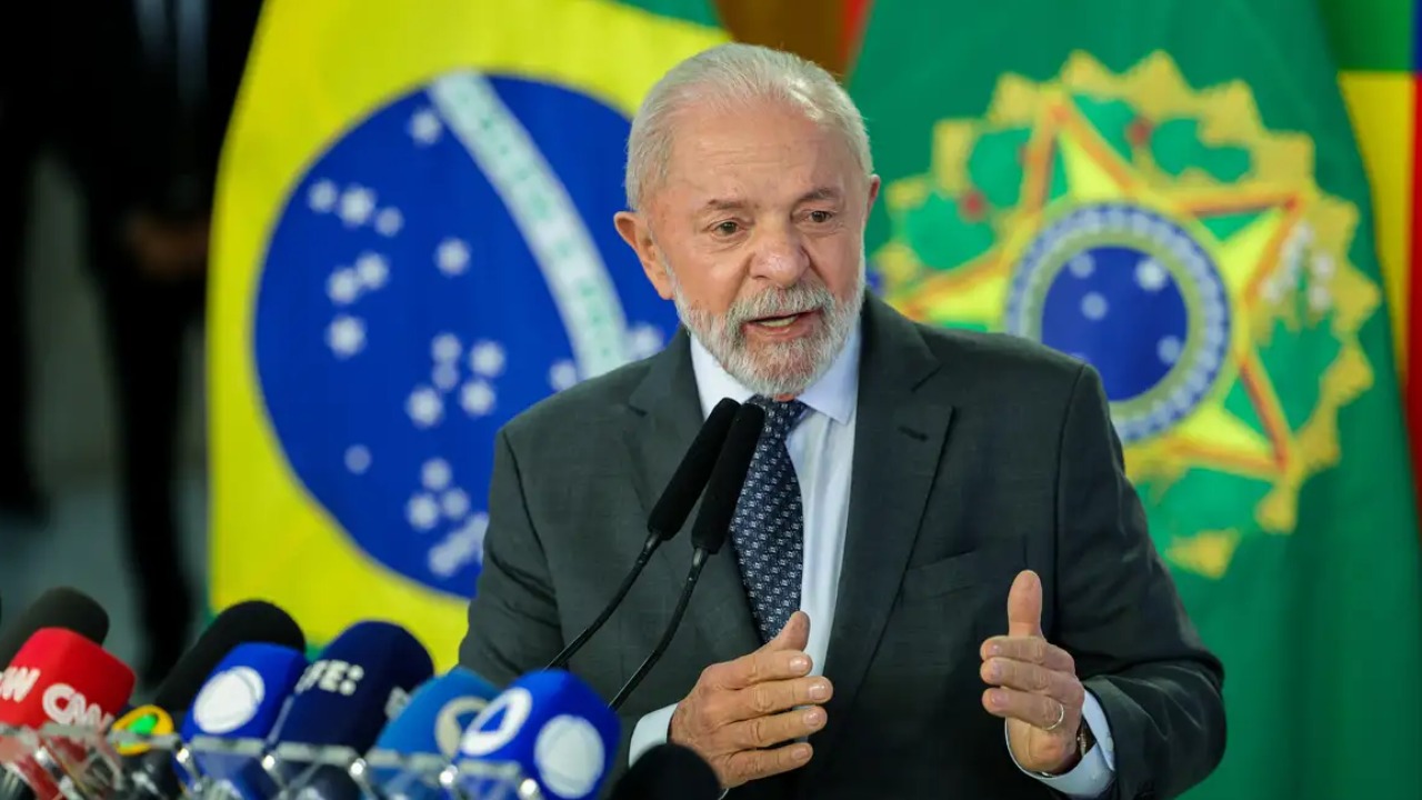 Lula realiza segunda sessão de radioterapia no couro cabeludo após retirada de câncer de pele