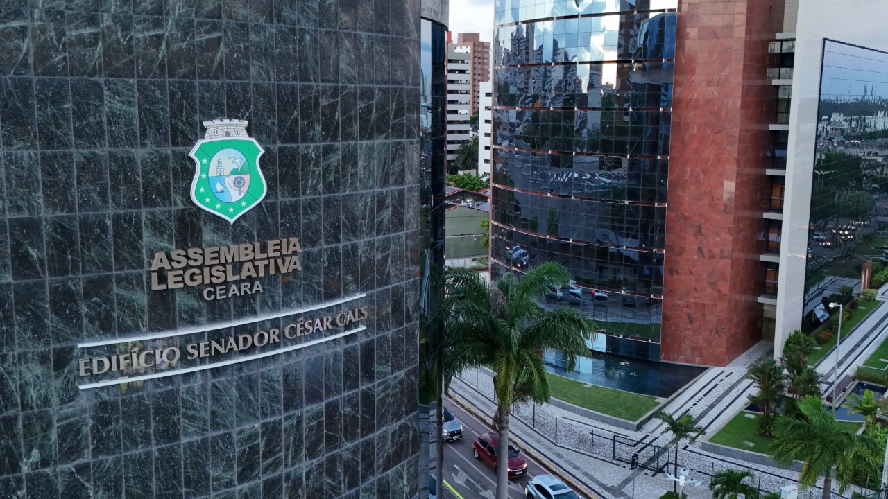 Alece assegura carga horária de 30h semanais para novo concurso