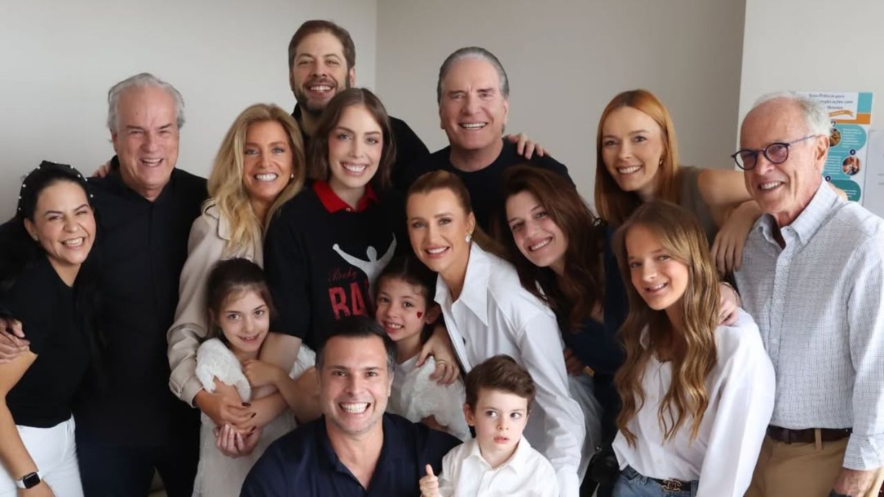 Fabiana Justus é surpreendida pela família na última sessão de quimioterapia