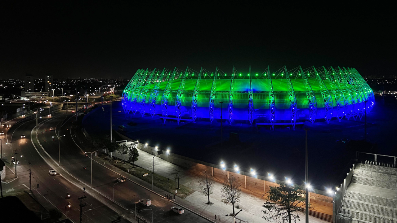 A operação, que teve início às 14 horas, conta com o auxílio de 50 agentes, monitorando as principais vias de acesso ao estádio