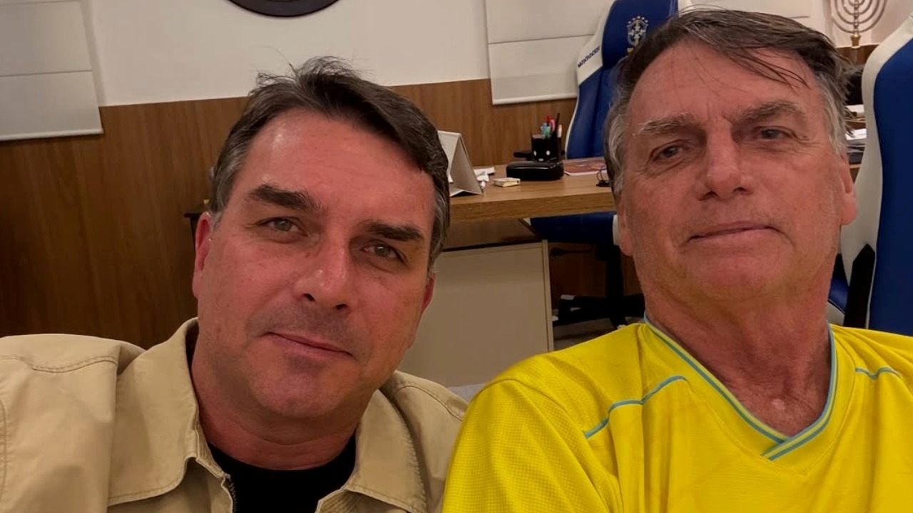 O ex-presidente segue em prisão domiciliar após quadro de broncopneumonia