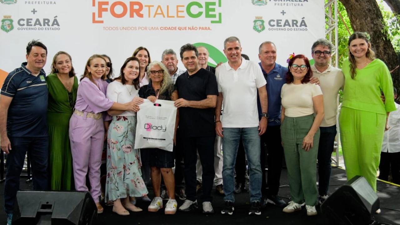 Prefeitura de Fortaleza entrega 200 próteses mamárias para pacientes mastectomizadas