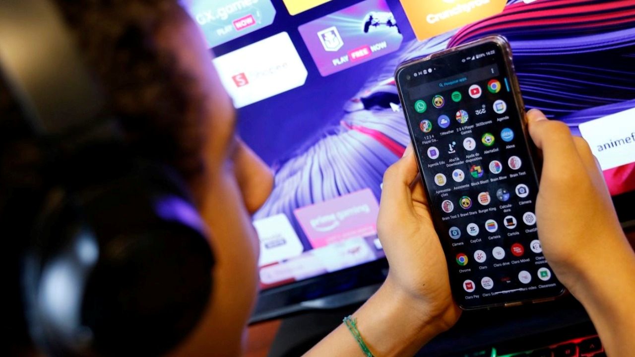 A iniciativa faz parte do plano de Starmer para proteger o público infantojuvenil dos impactos nocivos da tecnologia
