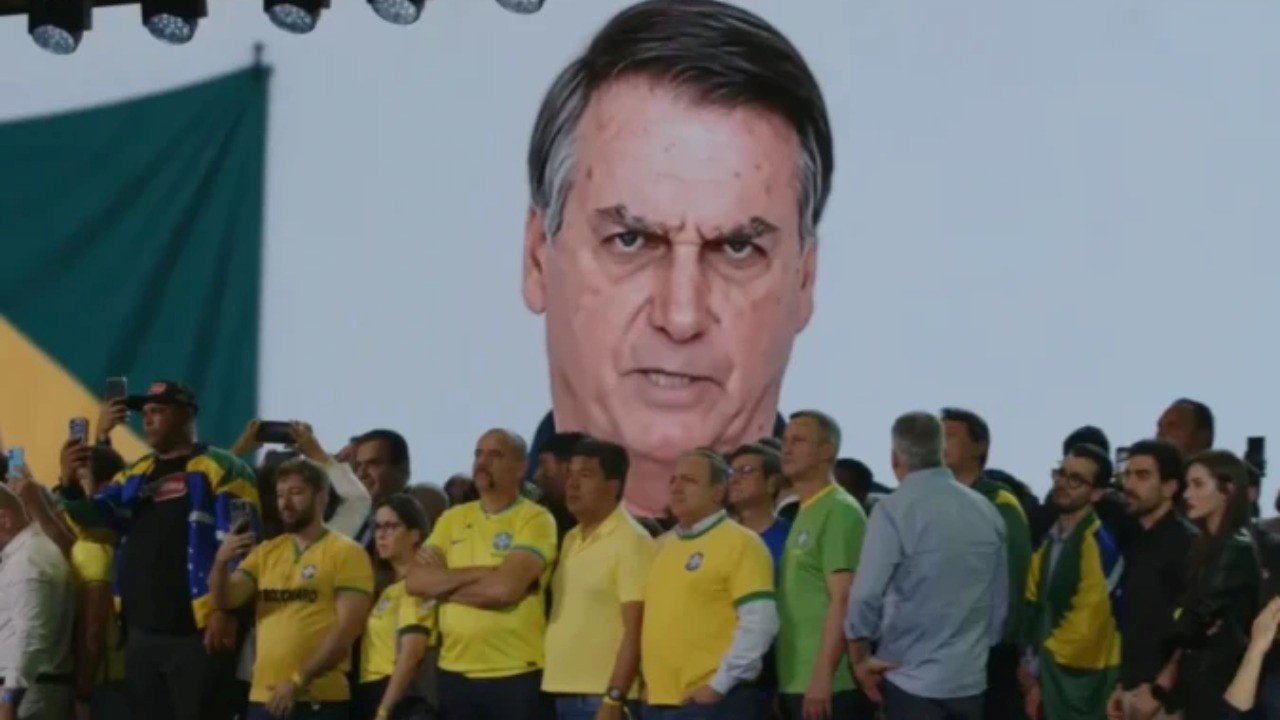 De acordo com a defesa do ex-presidente, ele não autorizou o uso de sua imagem em um vídeo criado por inteligência artificial exibido durante a convenção do PL