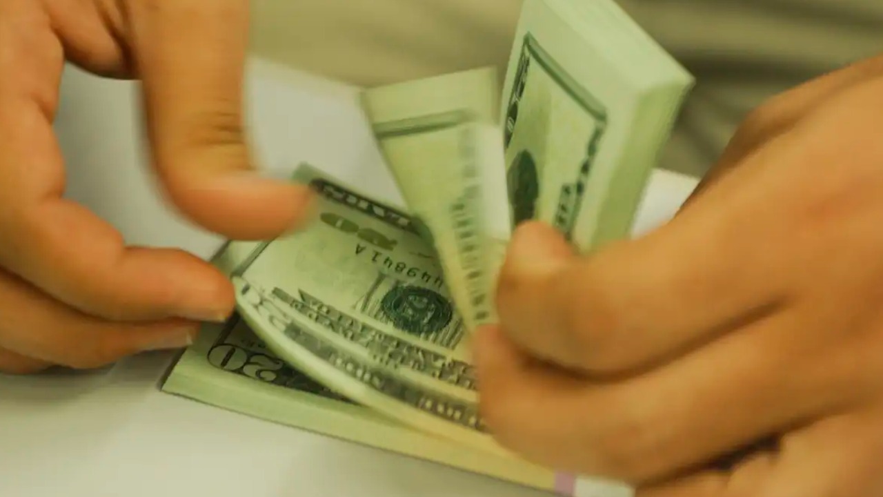Com o petróleo mais alto, as pressões sobre a inflação aumentam, demandando de bancos centrais de todo o mundo uma política monetária mais restritiva