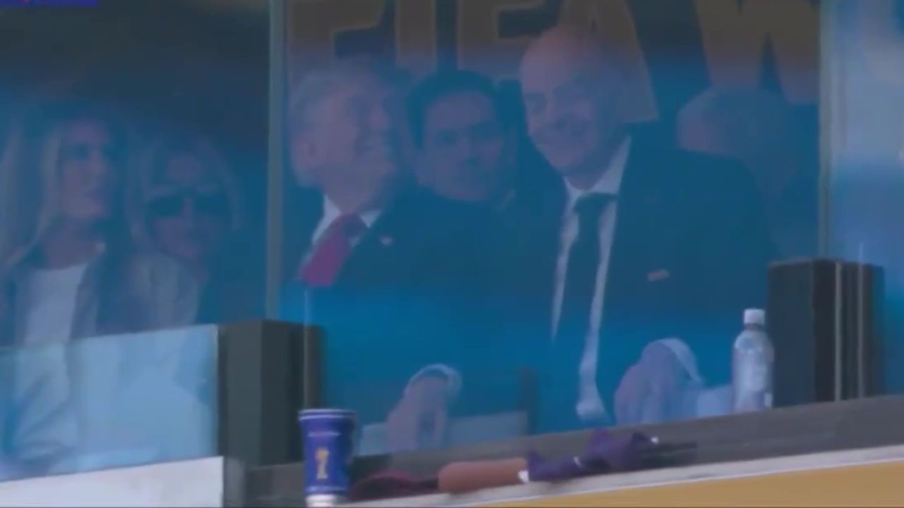 Donald trump assiste final da Copa do Mundo ao lado do presidente da Fifa, Gianni Infantino