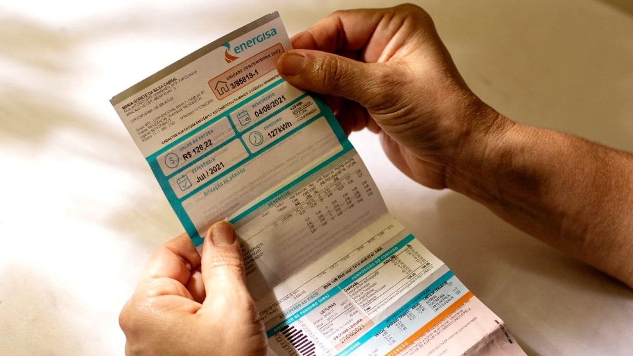A pressão sobre os reservatórios deve exigir o acionamento de usinas térmicas, elevando a chance de cobrança de bandeiras tarifárias na conta de luz.