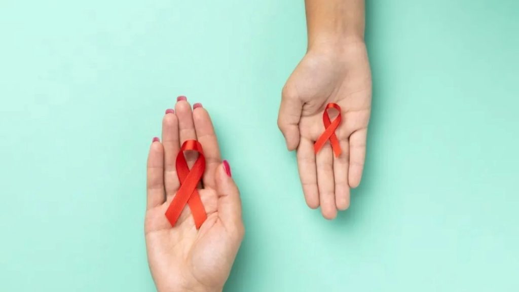 Pacientes deixaram de apresentar sinais do vírus após transplante de células-tronco para tratamento de câncer; especialistas reforçam que procedimento não é aplicável à maioria das pessoas que vivem com HIV